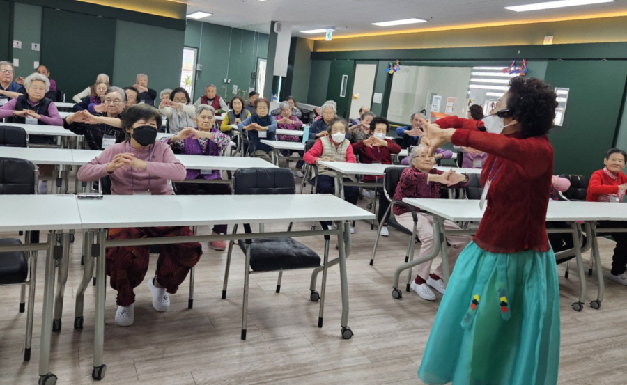 1949055918_DvCzZYLP_128a15367ffd3925903972a6d4a3021b0359ccc0.jpg 이미지크게보기